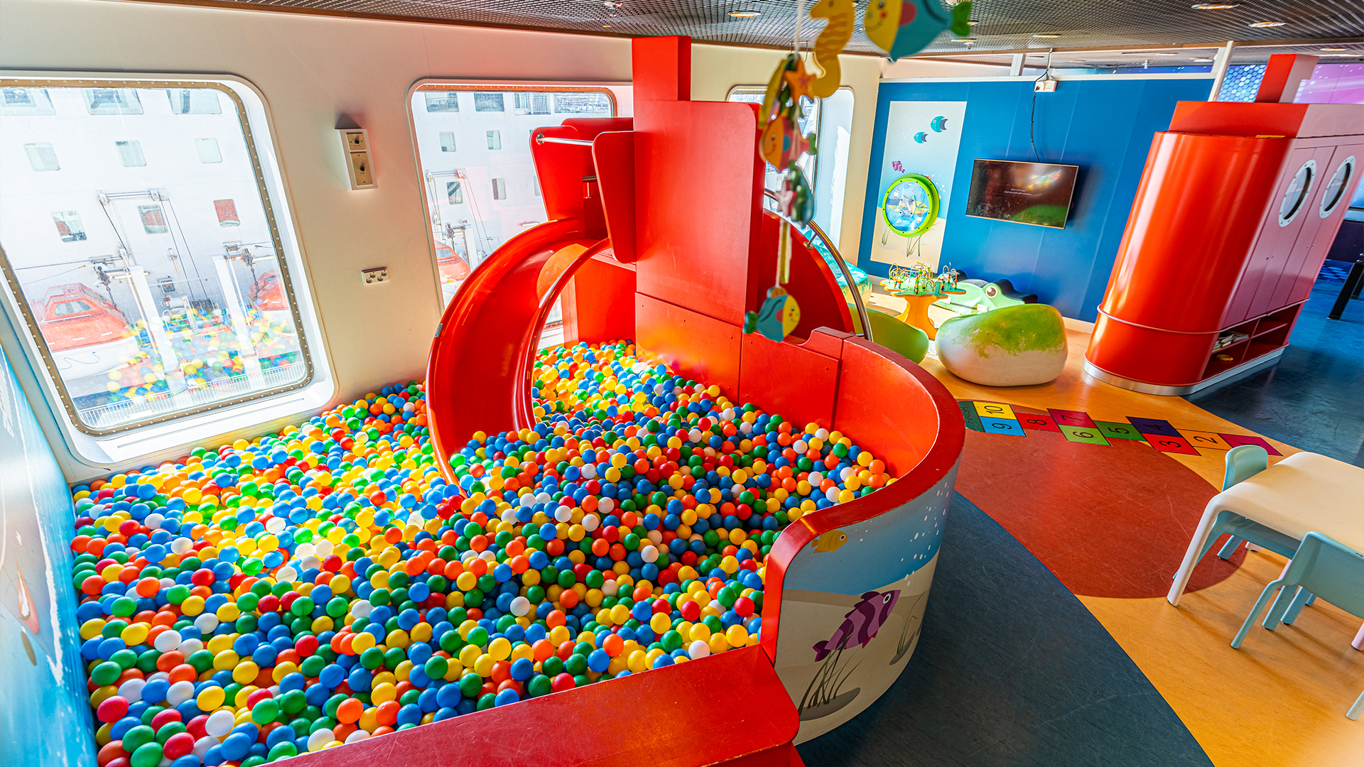Kinderspielecke mit Bällebad