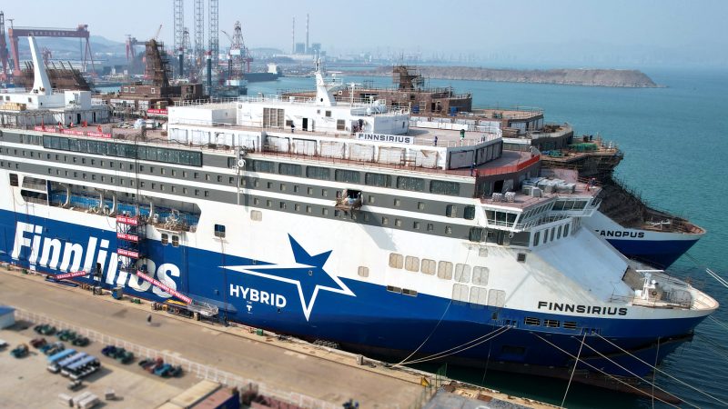 Finnlines Finnsirius ja Finncanopus telakalla Weihaissa