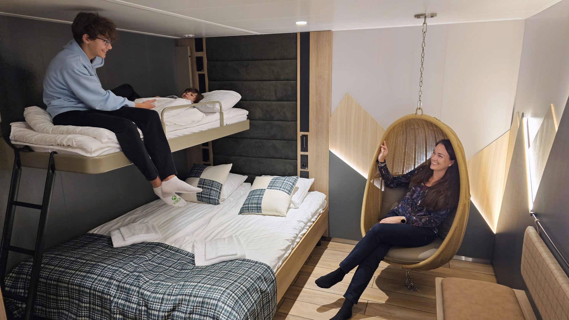familjehytt på finnsirius, Copyright
