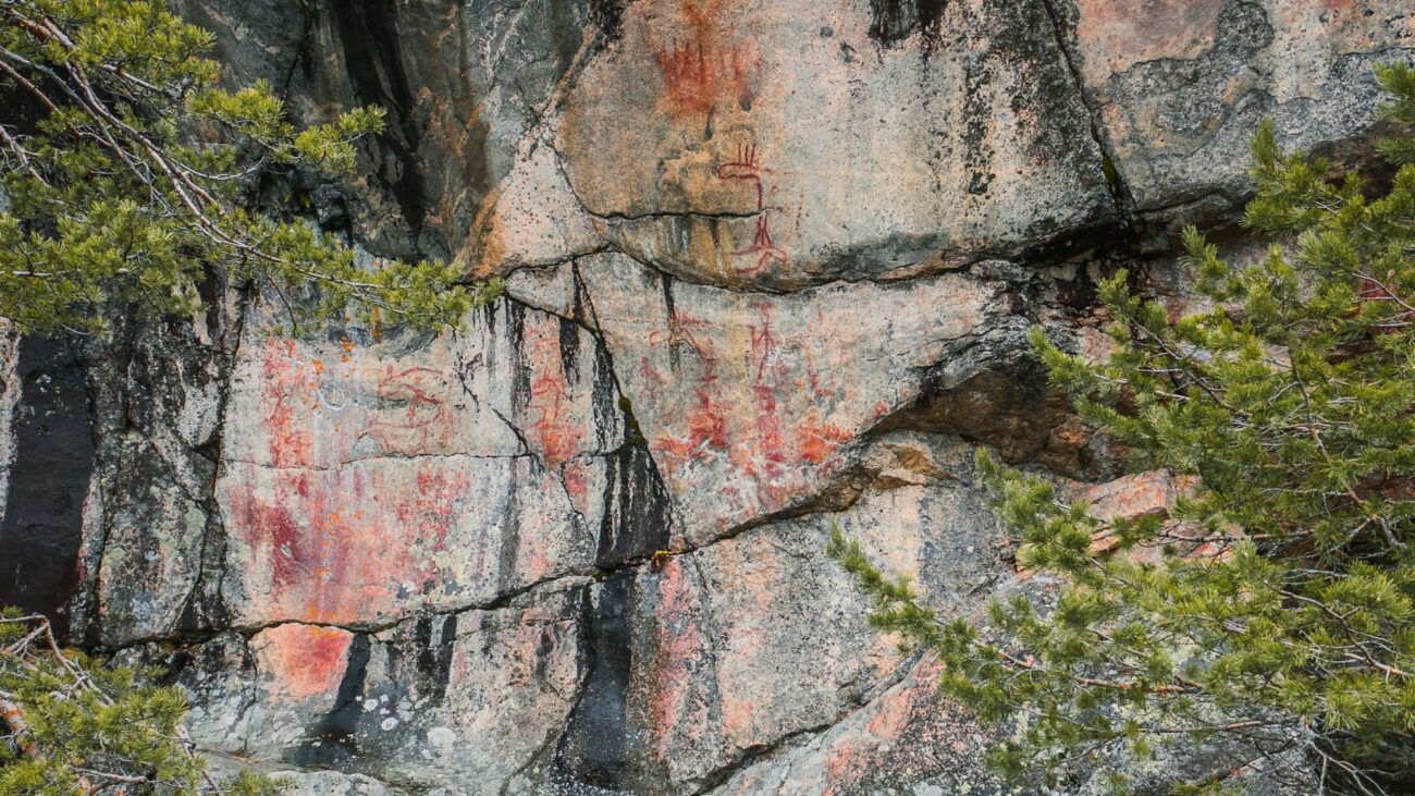 5000 jahrealte Steinmalerei in Finnland.