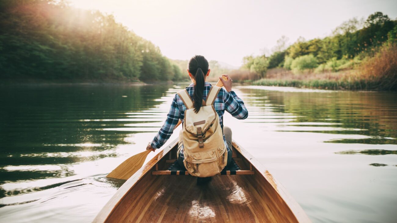 Frau auf Kayak.