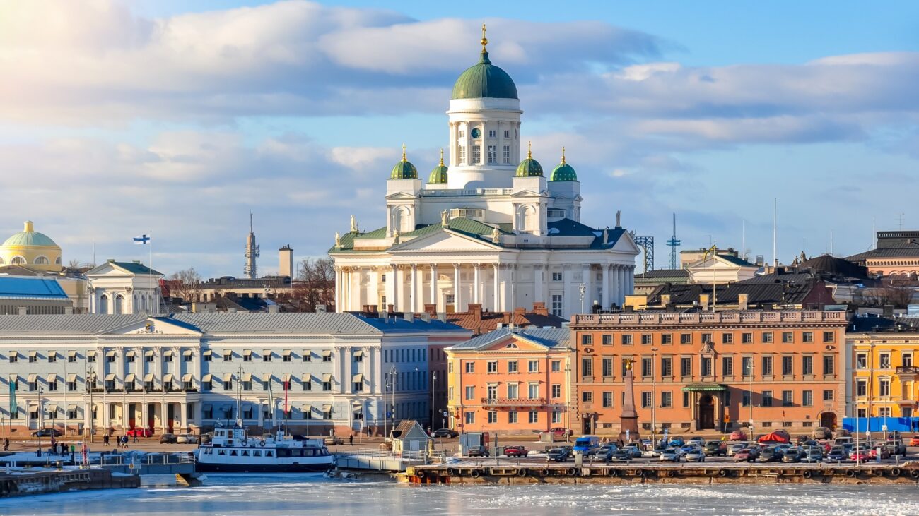 Dom von Helsinki mit Hafen