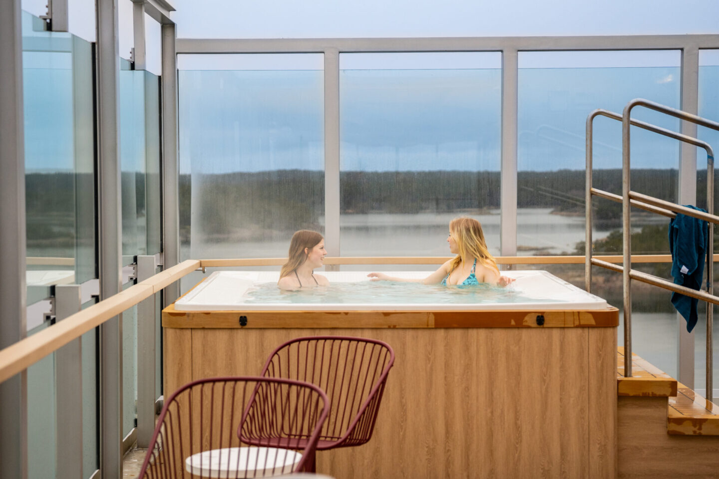 Aino ja Wilhelmiina testasivat laivalla poreammetta