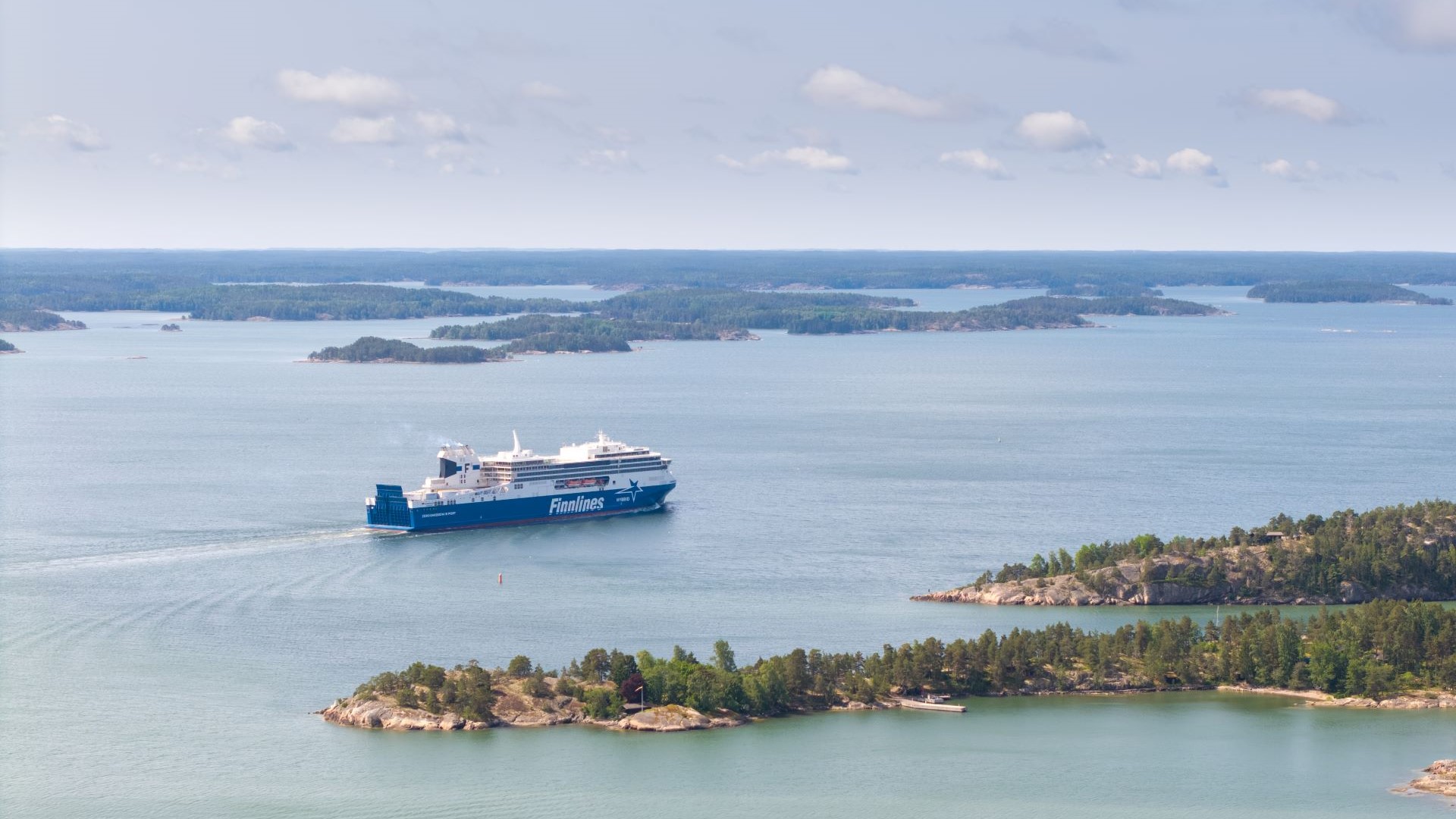 Finnlines-Fähre im Schärenmeer