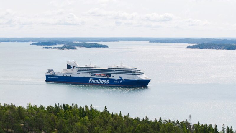 Finnsirius sailing in the summery archipelago
