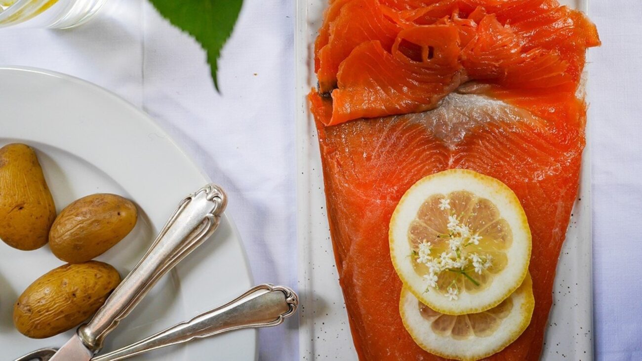 Lachs und junge Kartoffeln.